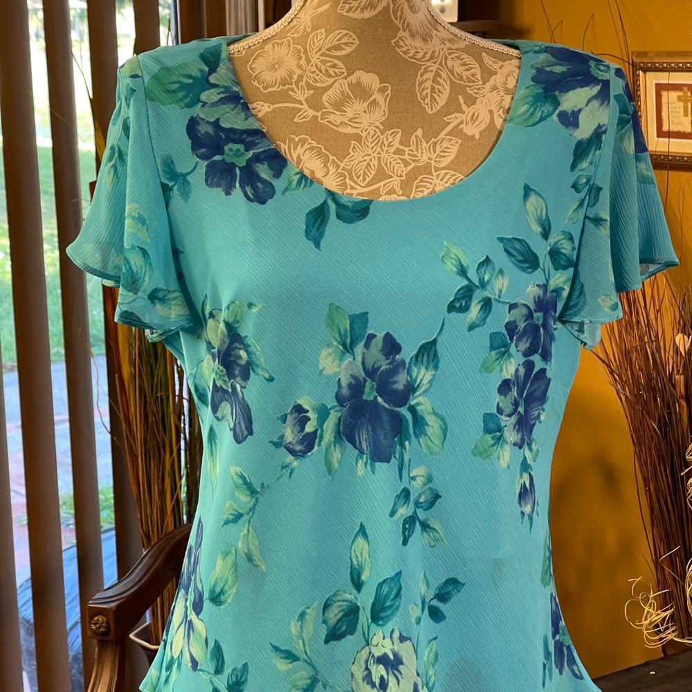 Ideal for an elegant evening or cruise wear. Comfortable with lots of movement!